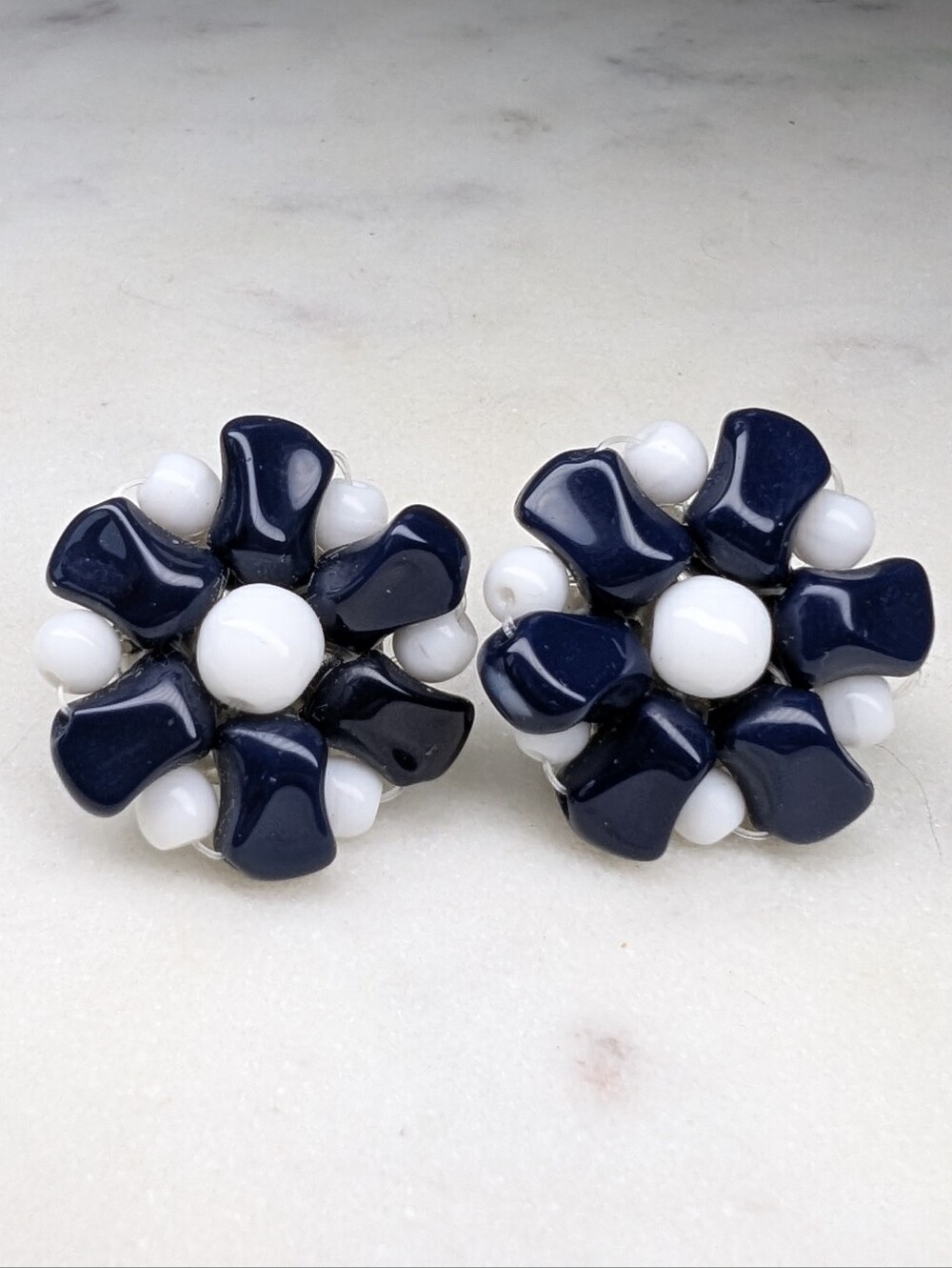 🩷2 for $10 🩷  Vintage Navy and White Floral Cluster Clip-On Earrings